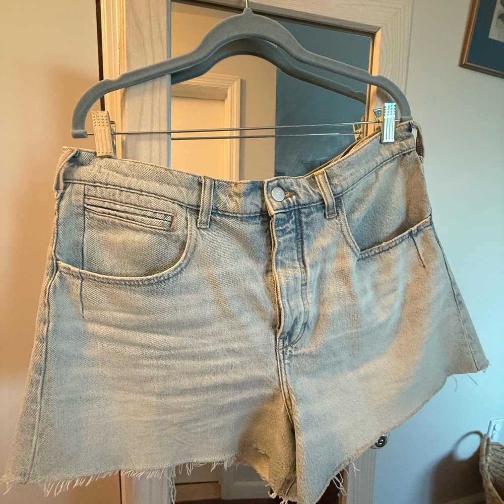 Anthropologie Pilcro Women's Denim Shorts, frayed edges, great condition